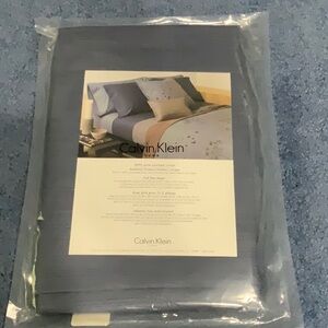Calvin Klein Bamboo Flowers/Rhythmic Stripe Full flat sheet - NWT